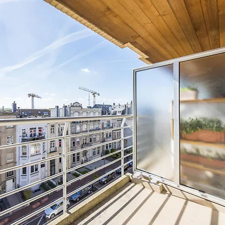 Bright Near Seafront, Cleaning Included Апартаменты *