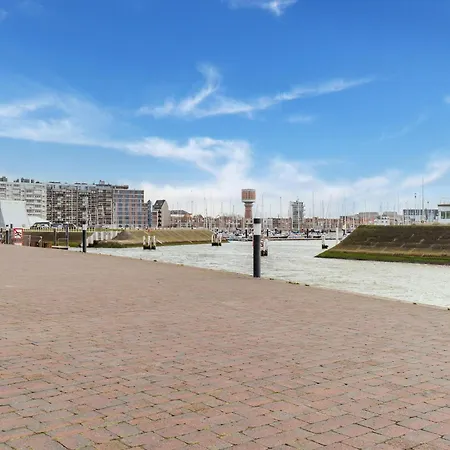 Bright Near Seafront, Cleaning Included Бланкенберге