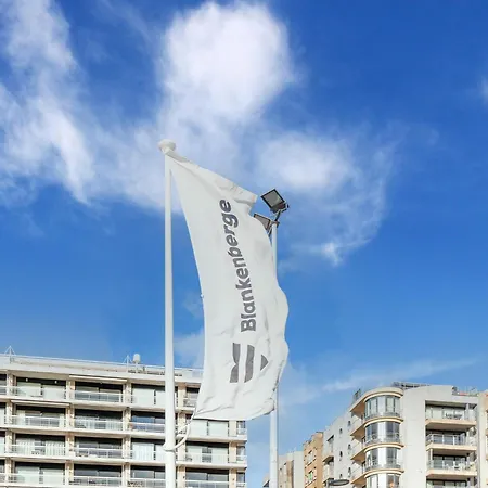Bright Near Seafront, Cleaning Included Апартаменты *